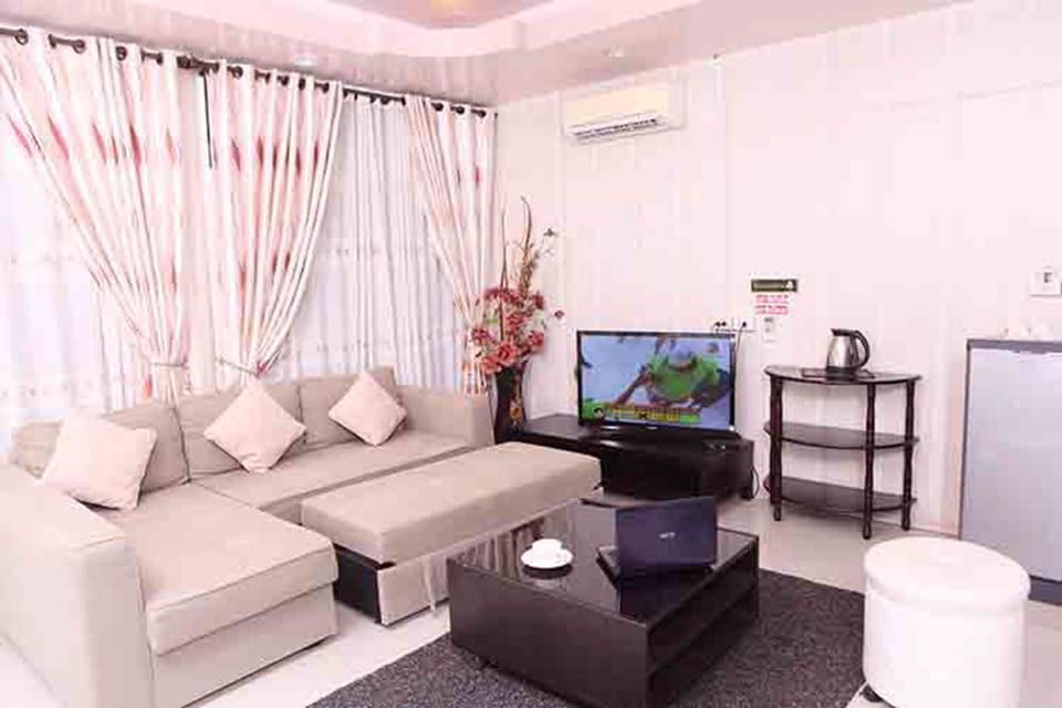 Deluxe Suite with Private Bathroom - SriNan | Living room