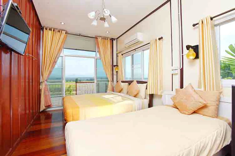 Deluxe Room with Private External Bathroom- Doojan | Free WiFi