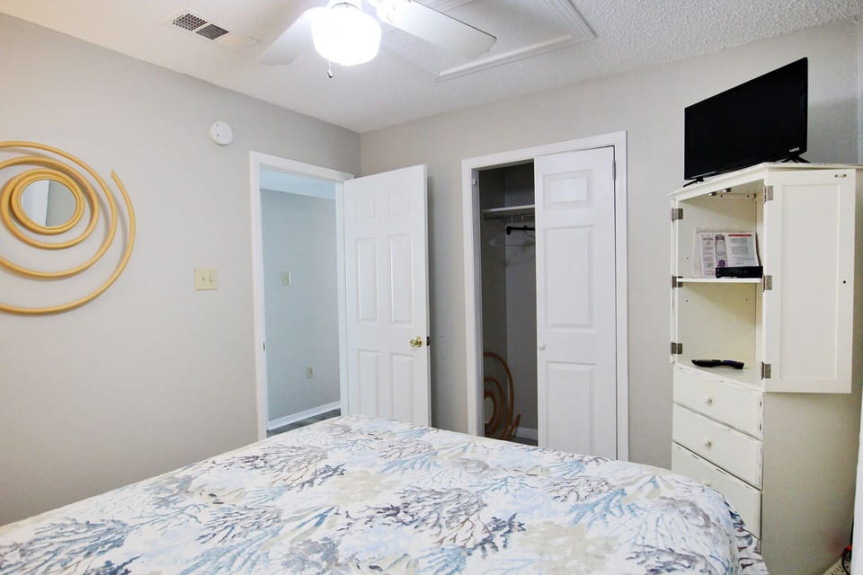 9 - Guest Bedroom 2 (2)