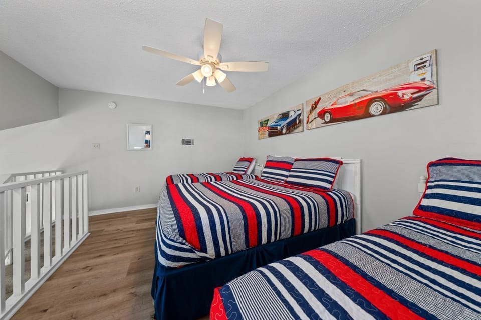 Sundial G3 Bedroom 4 Loft with 1 Full Bed and 2 Twins