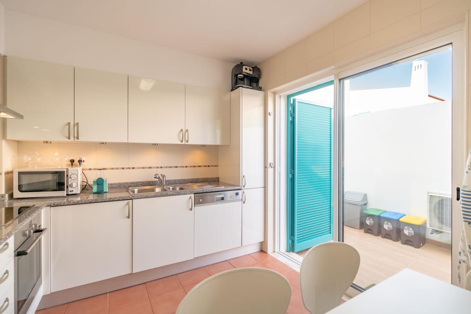 Kitchen Deck, direct sun ligth