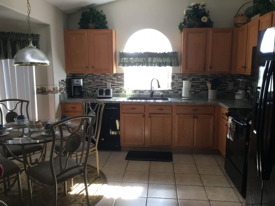 Another look at the kitchen and breakfast nook.
