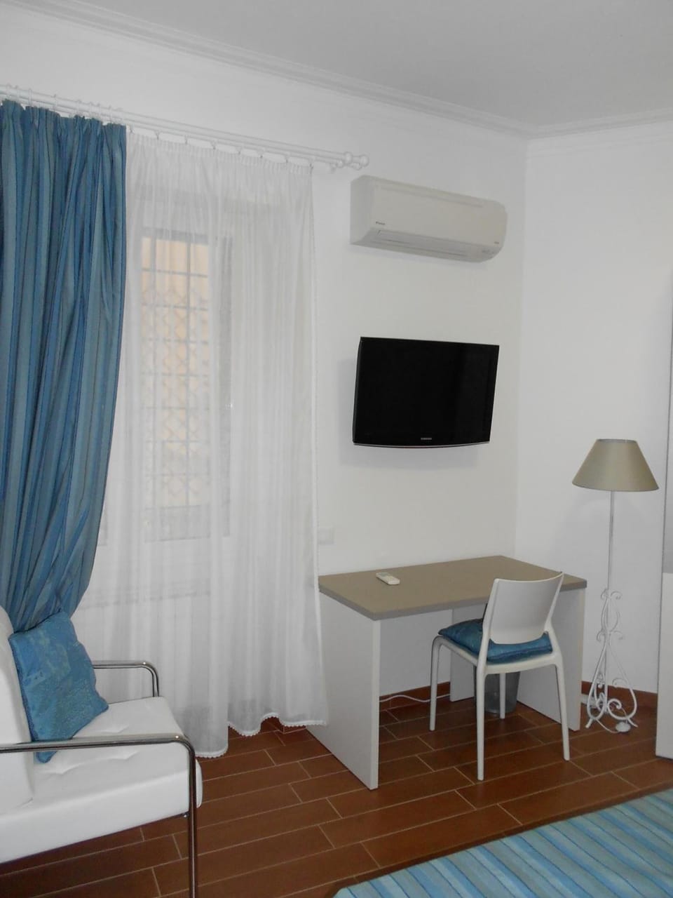 In-room safe, desk, laptop workspace, iron/ironing board (on request)
