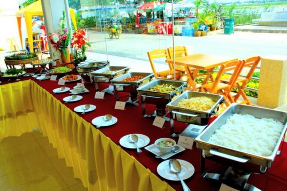 Daily buffet breakfast for a fee