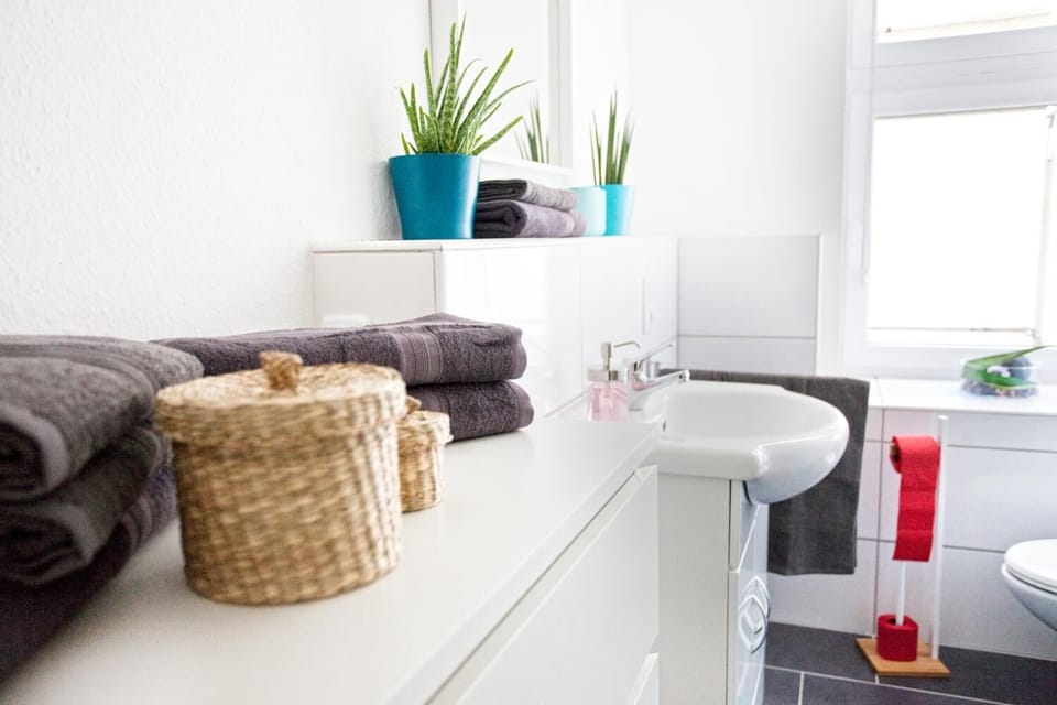 Comfort Condo, 2 Bedrooms | Bathroom | Shower, hair dryer, towels