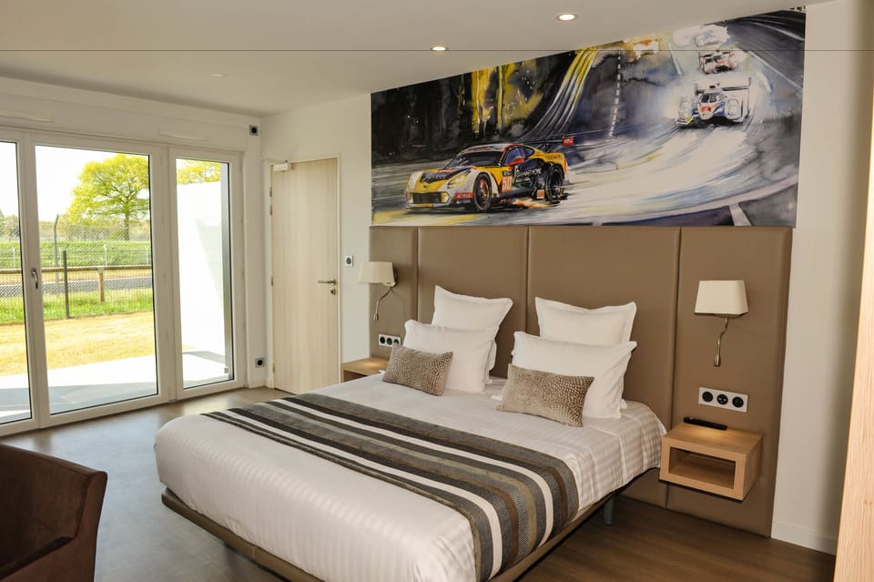 Club Double or Twin Room | Individually decorated, individually furnished, desk, soundproofing