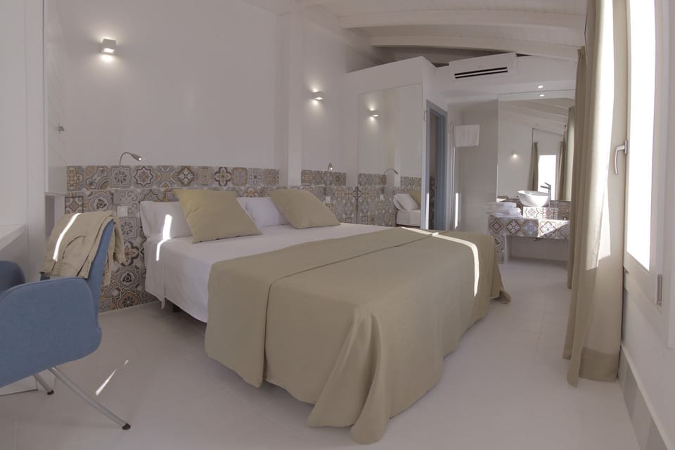Superior Double Room, Terrace | Desk, soundproofing, free WiFi, bed sheets