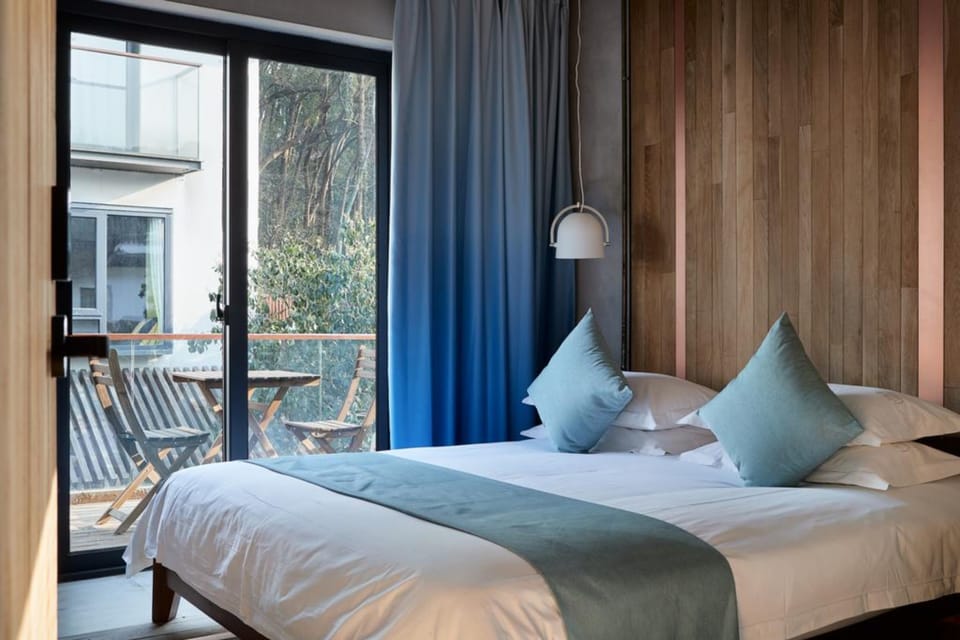 Design Double Room | Desk, blackout drapes, iron/ironing board, free WiFi