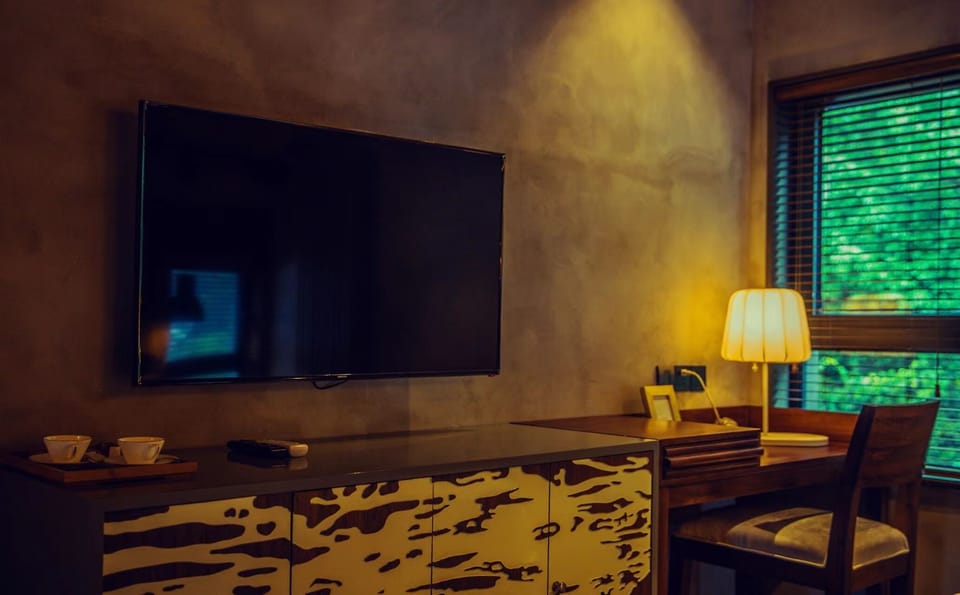 Luxury Double Room | Desk, blackout drapes, iron/ironing board, free WiFi
