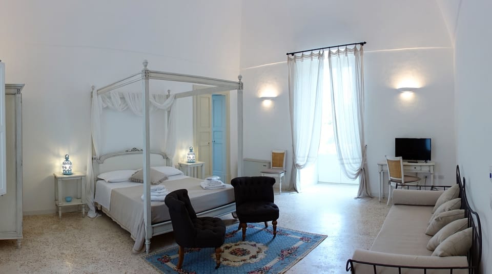 1 bedroom, premium bedding, minibar, desk