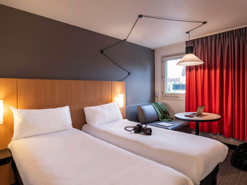 Standard Room, 2 Twin Beds | Premium bedding, desk, blackout drapes, soundproofing