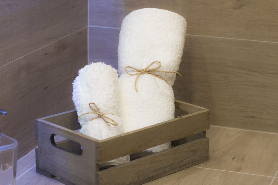 Business Double Room, Courtyard View | Bathroom amenities | Shower, free toiletries, bathrobes, bidet