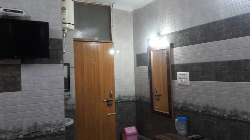 Family Four bed Non A/C | Desk, soundproofing