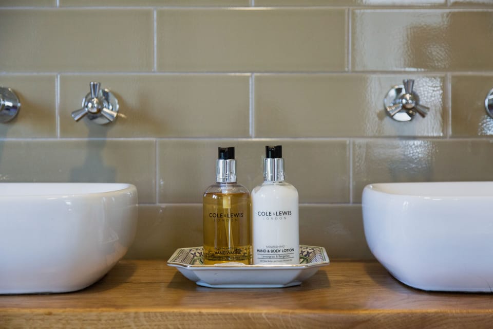 Double Room, Ensuite, Garden View (English) | Bathroom | Bathrobes