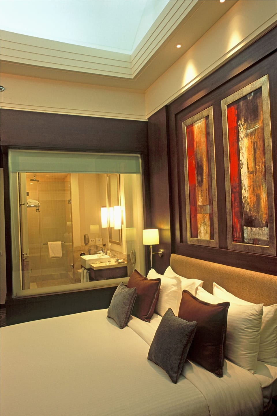 Deluxe Room | 1 bedroom, minibar, in-room safe, desk