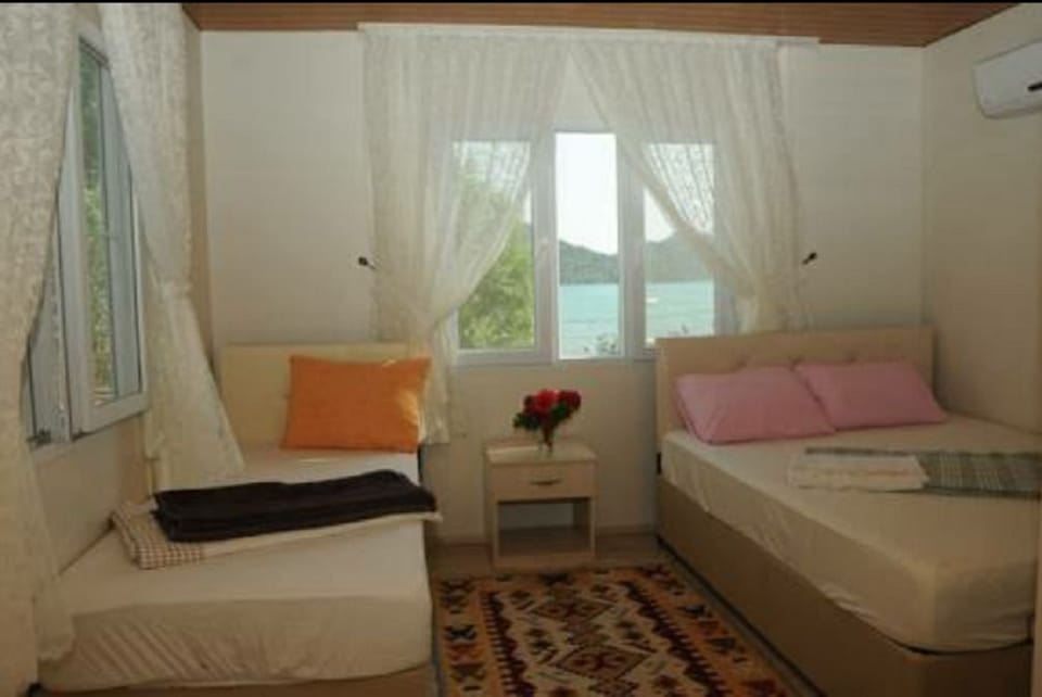Standard Triple Room | In-room safe, desk, blackout drapes, soundproofing