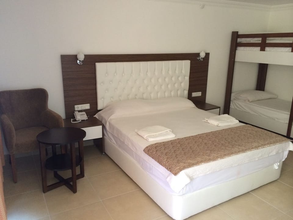 Family Room | In-room safe, desk, rollaway beds (surcharge), WiFi (free)