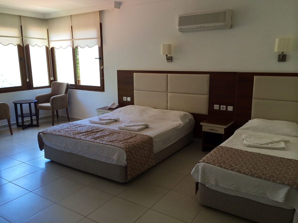 Family Room | In-room safe, desk, rollaway beds (surcharge), WiFi (free)