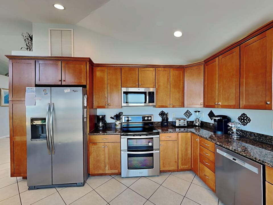 Fully Equipped Kitchen with Stainless Steel Appliances