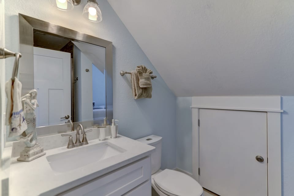 Bath/Laundry Room