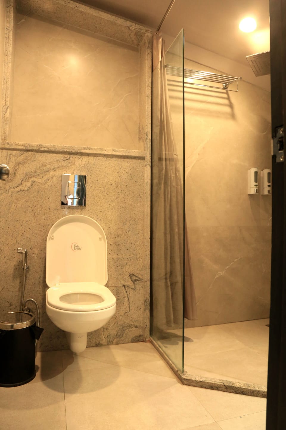 Basic Room | Bathroom | Shower, rainfall showerhead, free toiletries, hair dryer