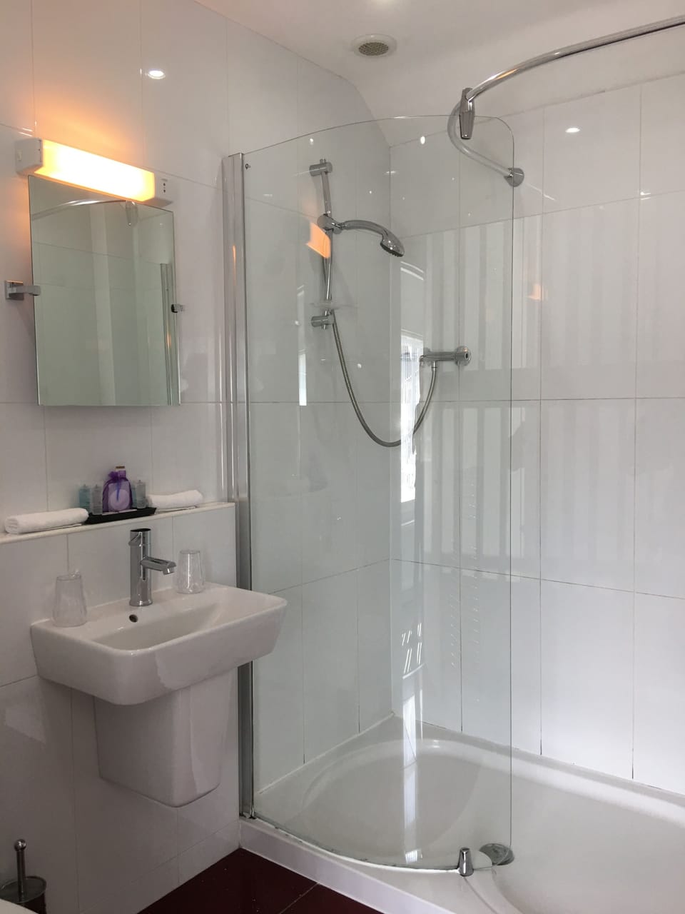 Superior Double or Twin Room, Garden View | Bathroom | Deep soaking tub, free toiletries, hair dryer, towels