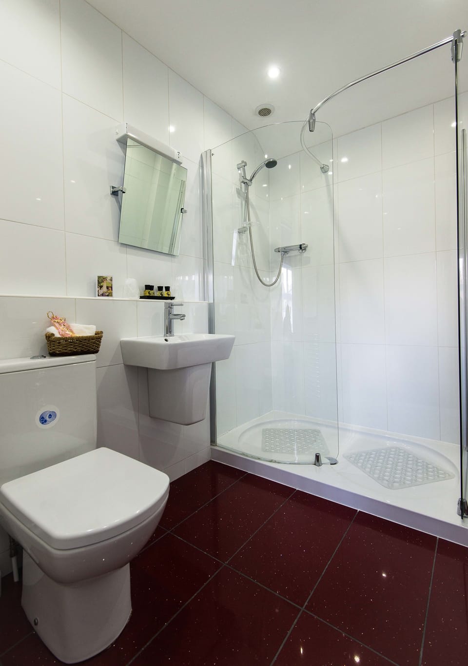 Superior Double or Twin Room, Garden View | Bathroom | Deep soaking tub, free toiletries, hair dryer, towels