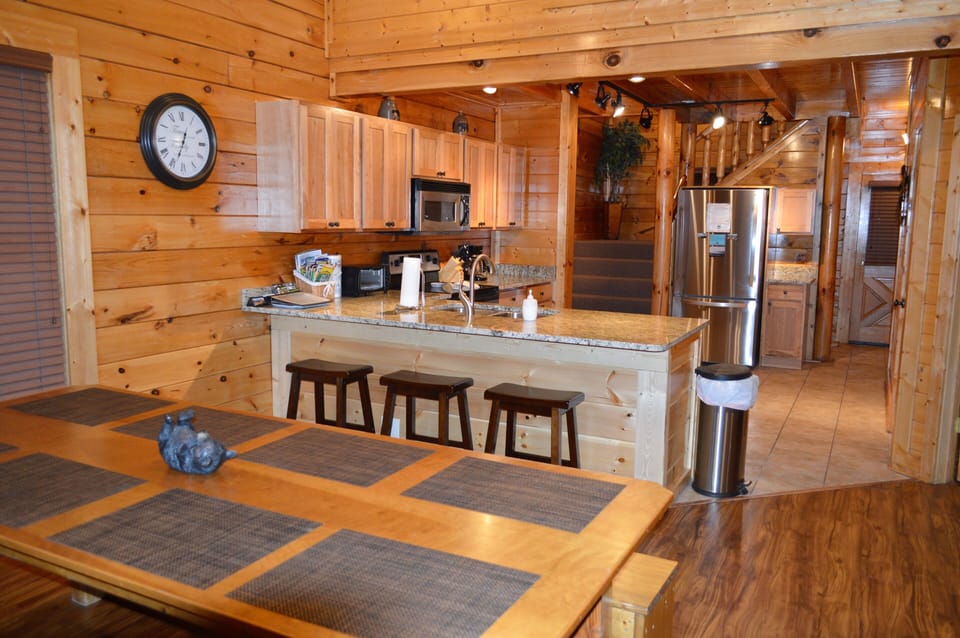 Dining area/kitchen