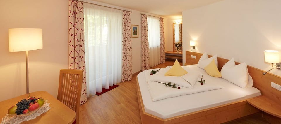 Double Room, Balcony | In-room safe, desk, free WiFi