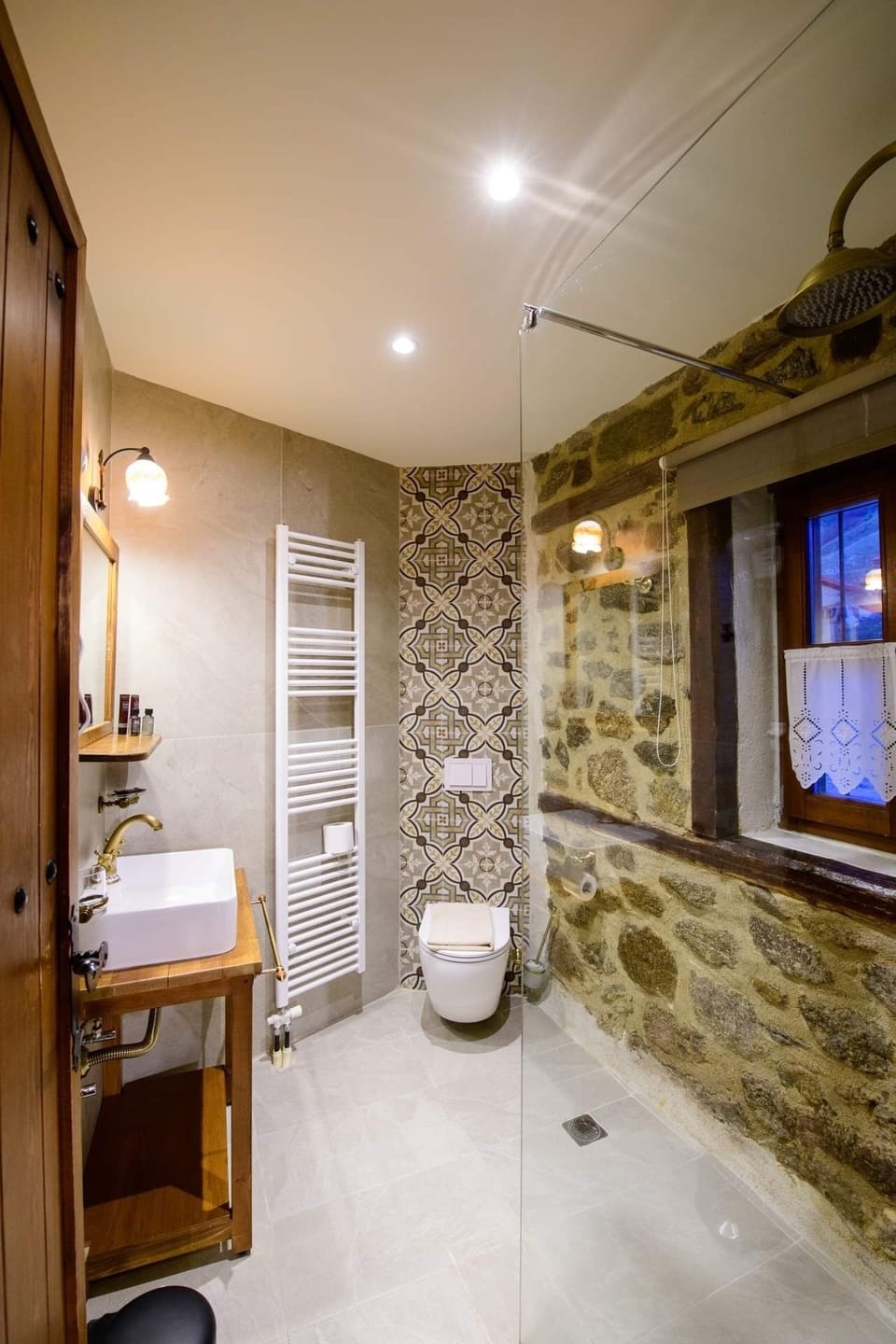 Double Room (Fireplace) | Bathroom | Shower, towels