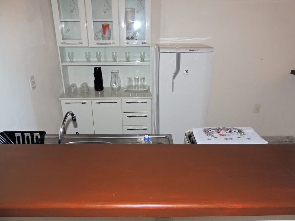Family Townhome, 1 Bedroom | Private kitchenette | Fridge, microwave, oven, stovetop