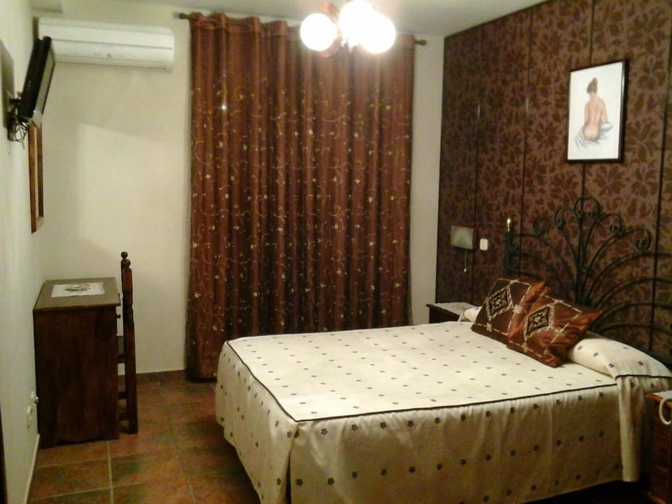 1 bedroom, soundproofing, cribs/infant beds, rollaway beds