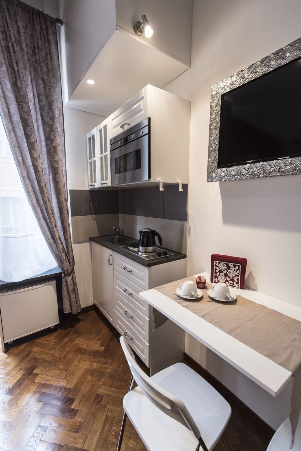 Standard Double Room (Fontana di Trevi Kitchenette) | Private kitchenette | Fridge, coffee/tea maker, electric kettle