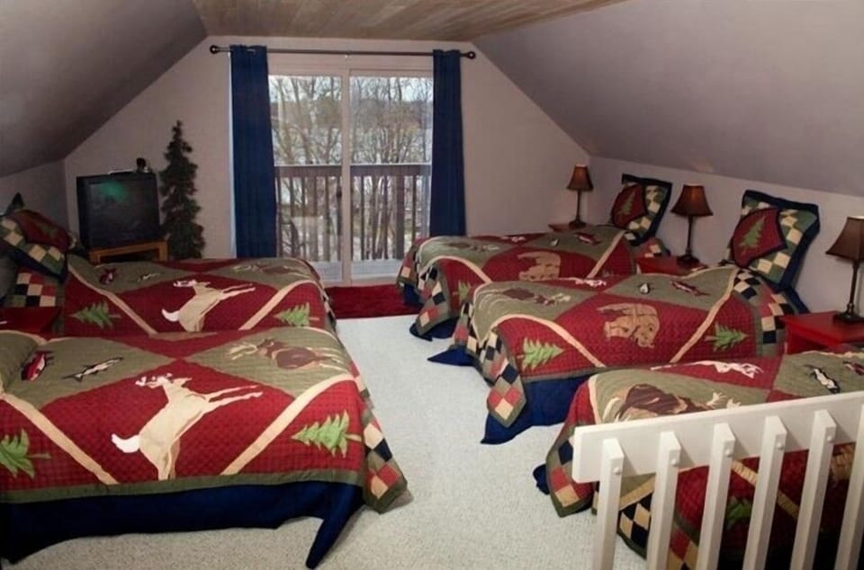 Upper level loft with 5 twin beds and access to upper balcony. Game Console/DVD