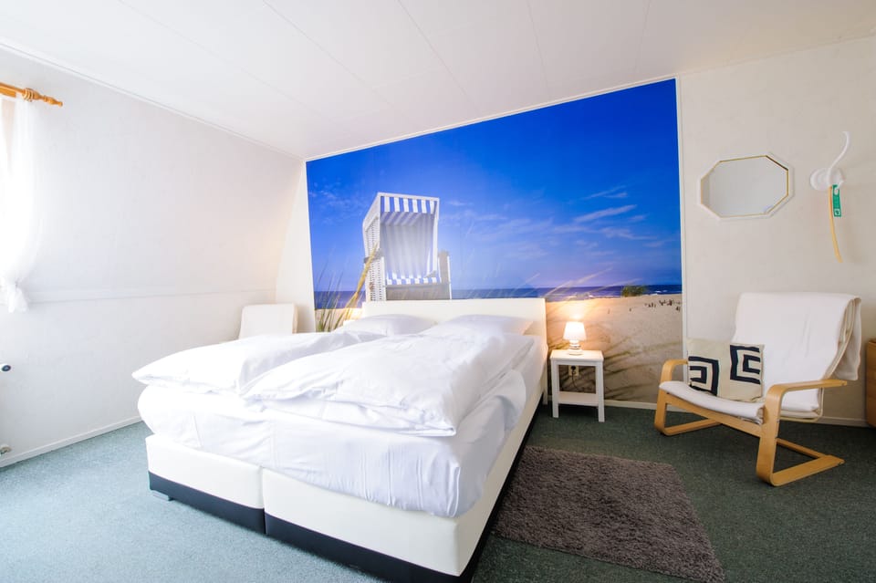 Comfort Double Room, 1 Queen Bed | In-room safe, individually decorated, free WiFi