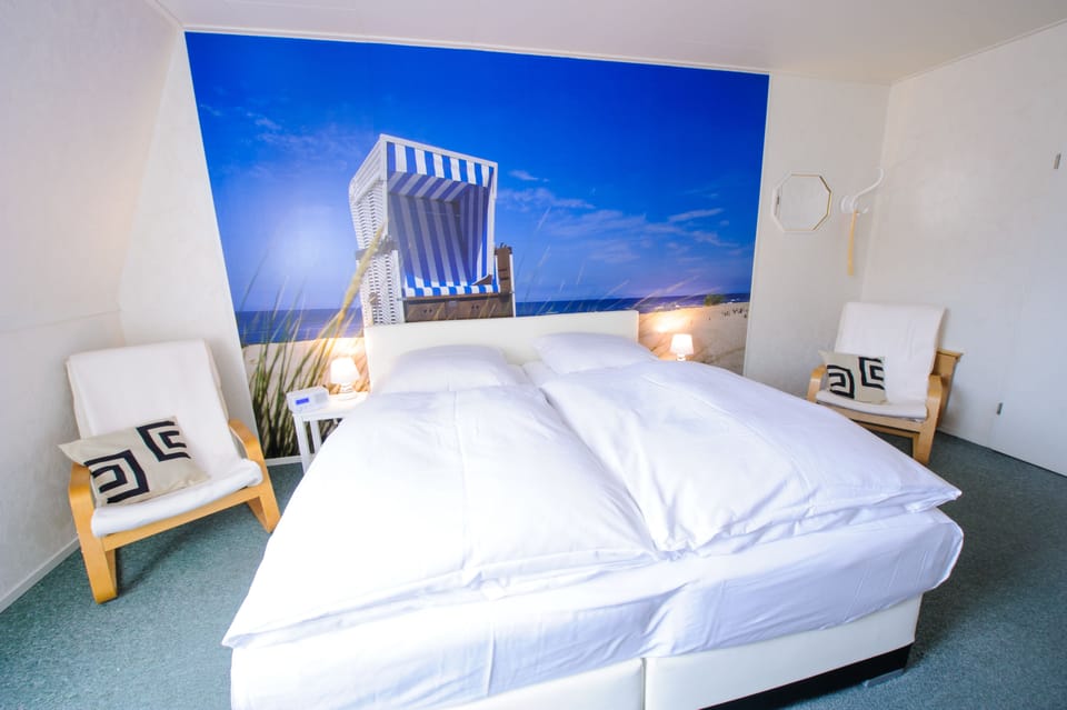 Comfort Double Room, 1 Queen Bed | In-room safe, individually decorated, free WiFi