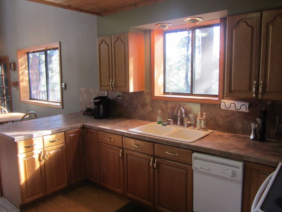 Fully stocked kitchen with all the appliances and Keurig coffee machine. 