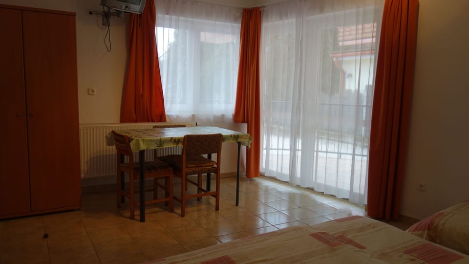 Comfort Apartment, Lanai | Free WiFi, bed sheets