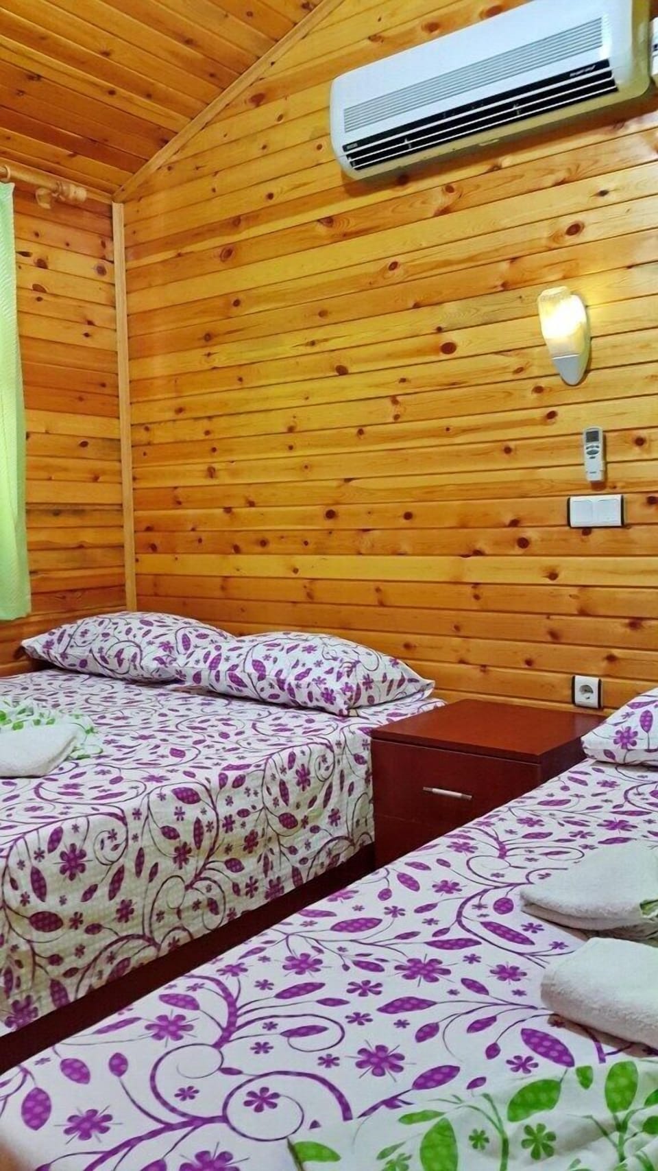 Triple Room | Hypo-allergenic bedding, iron/ironing board, free WiFi, bed sheets