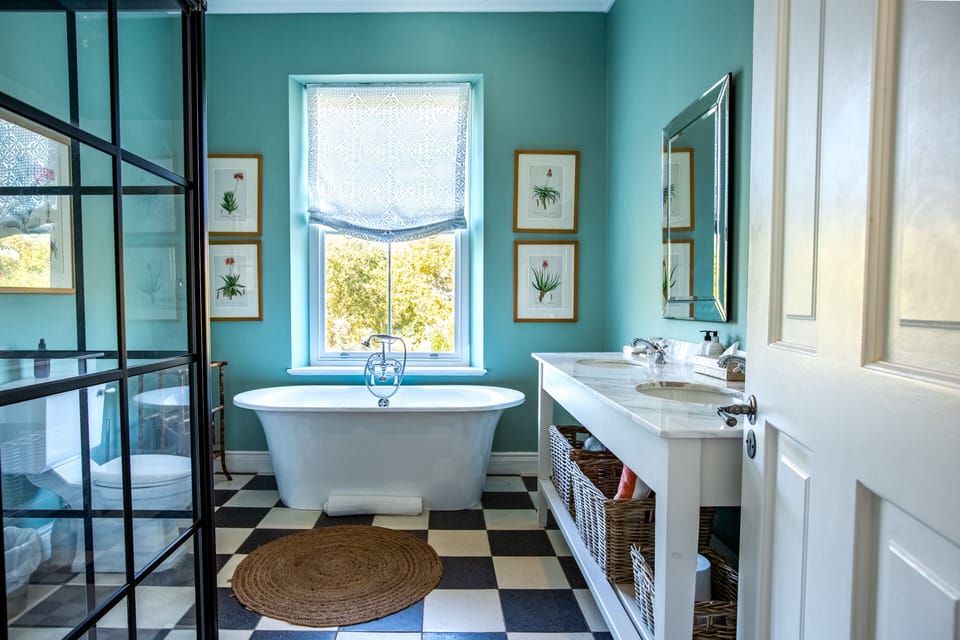 3 Bedroom Cottage | Bathroom | Deep soaking tub, free toiletries, hair dryer, towels