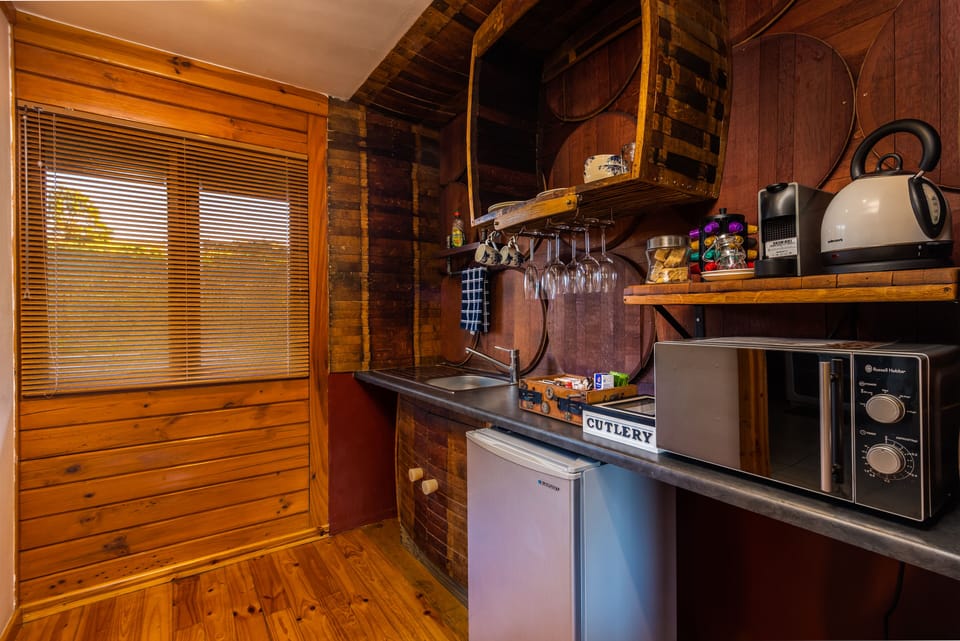 Vineyard Cabin | Private kitchenette | Fridge, oven, espresso maker, coffee/tea maker