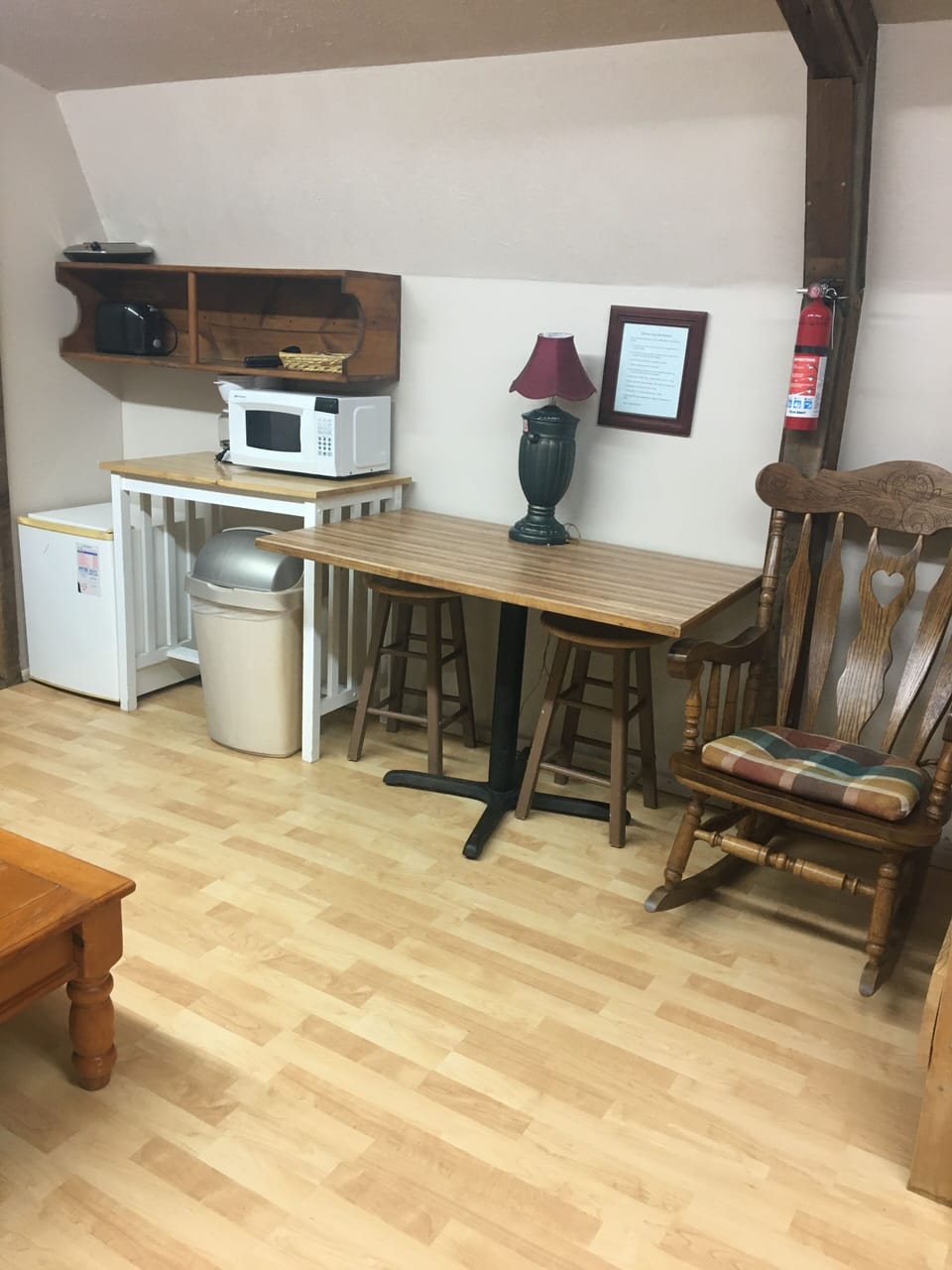 Standard Cabin, 2 Twin Beds, Non Smoking, Microwave (The Bunk House) | In-room dining