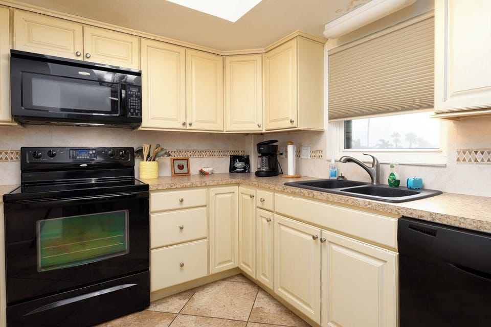 Full sized kitchen appliances