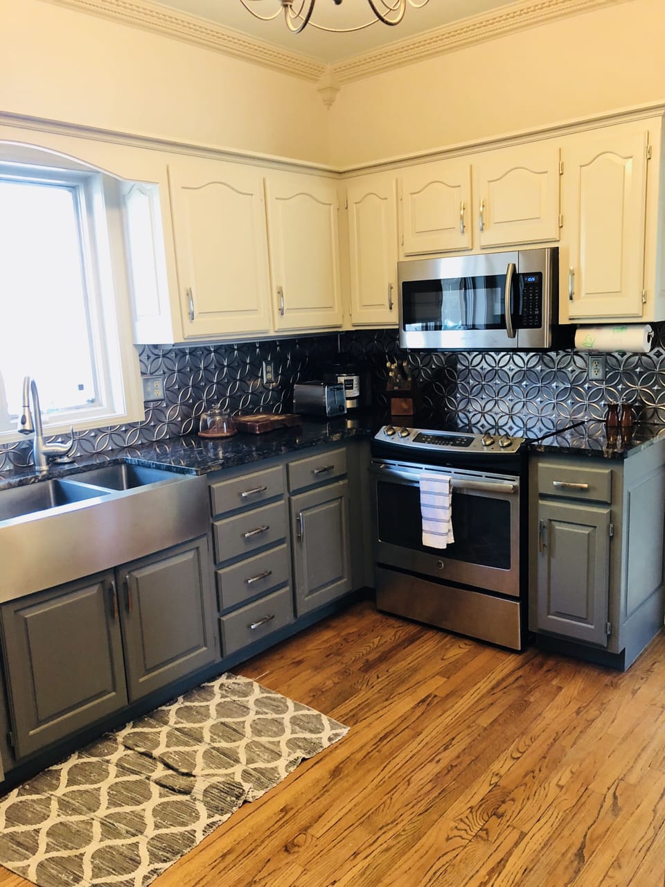 Top of the line kitchen to cook a nice meal.