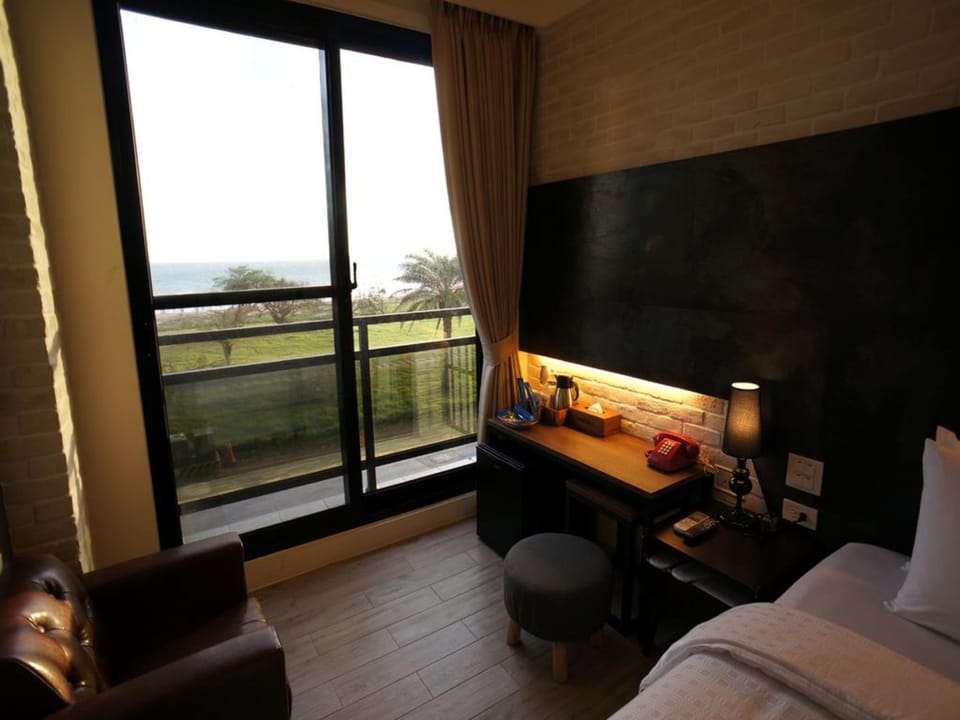Elite Double Room, 1 Queen Bed, Balcony, Sea Facing | Desk, laptop workspace, soundproofing, free WiFi