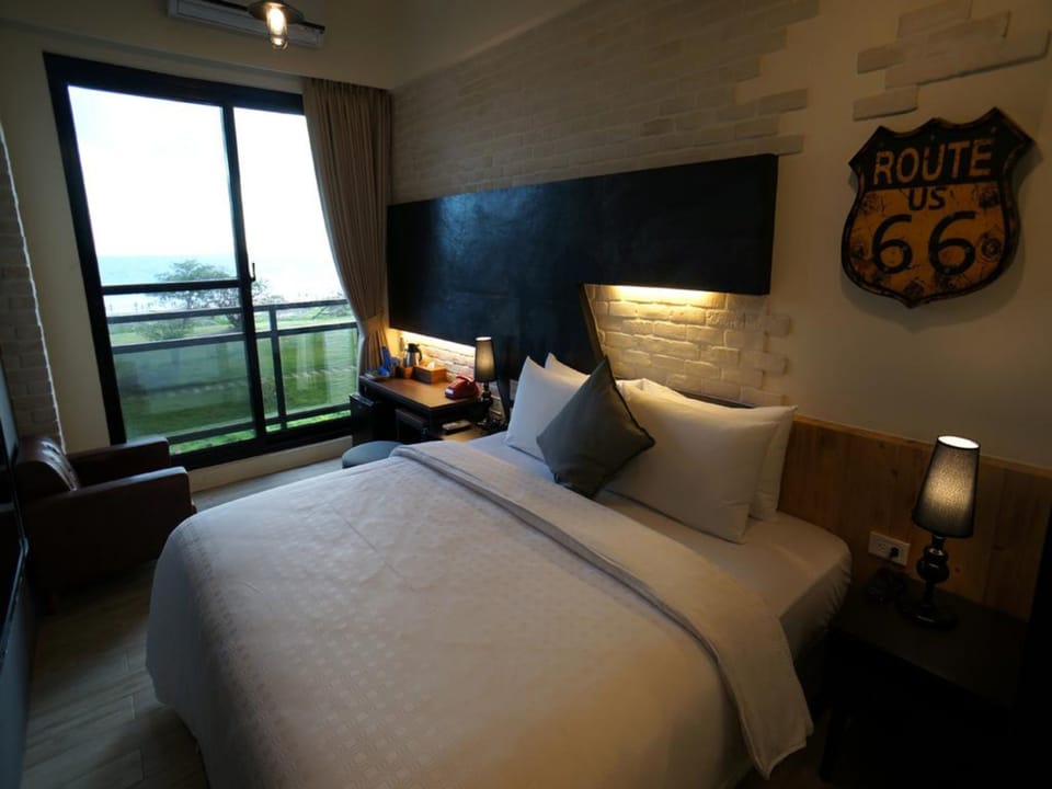Elite Double Room, 1 Queen Bed, Balcony, Sea Facing | Desk, laptop workspace, soundproofing, free WiFi