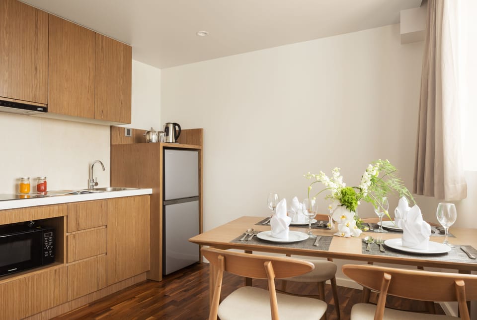 Junior Suite | Private kitchen | Fridge, microwave, stovetop, coffee/tea maker