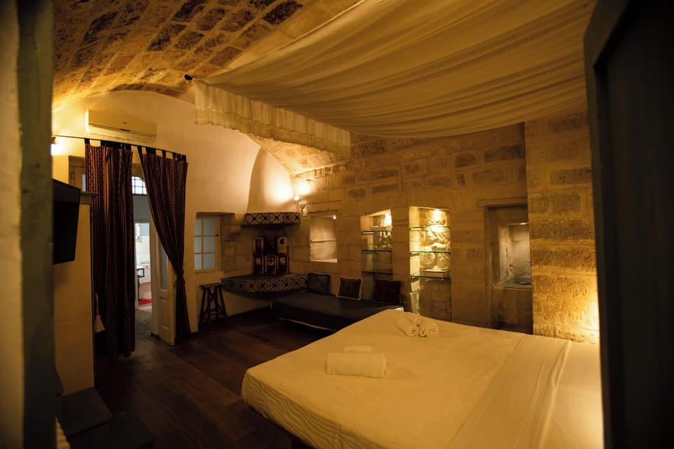 Deluxe Double Room | Premium bedding, individually furnished, bed sheets
