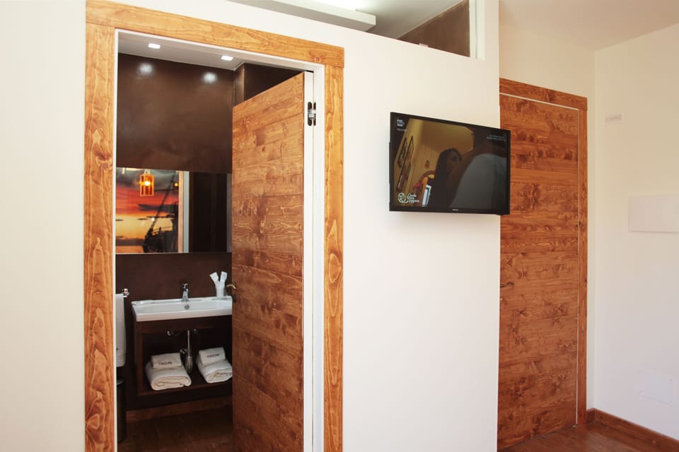 Superior Room, Balcony | Premium bedding, minibar, in-room safe, desk