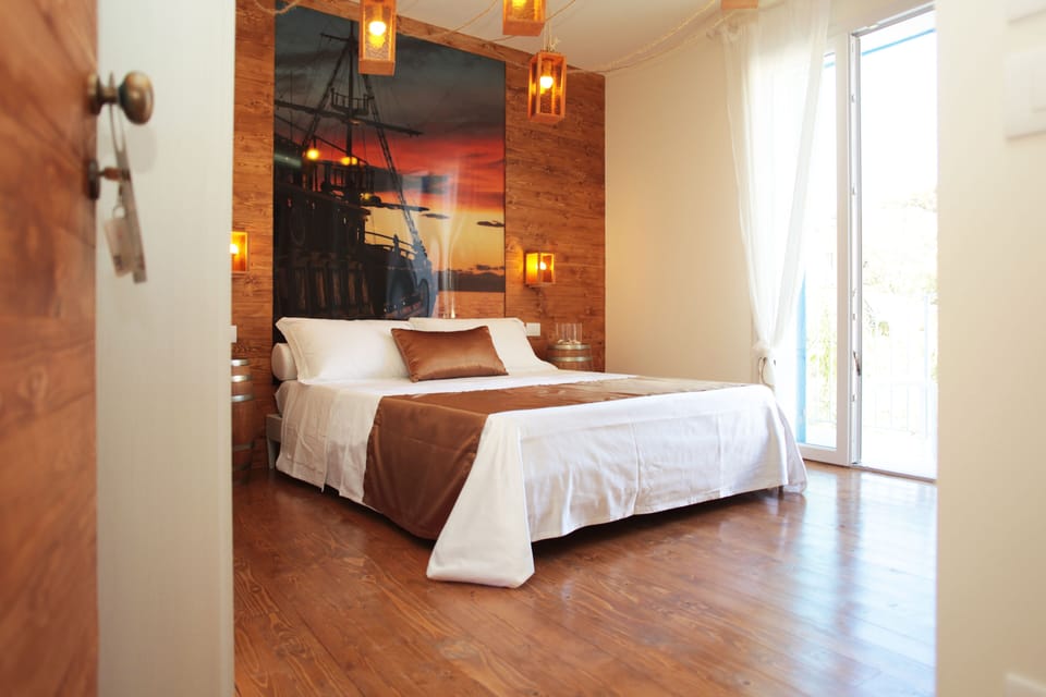 Superior Room, Balcony | Premium bedding, minibar, in-room safe, desk